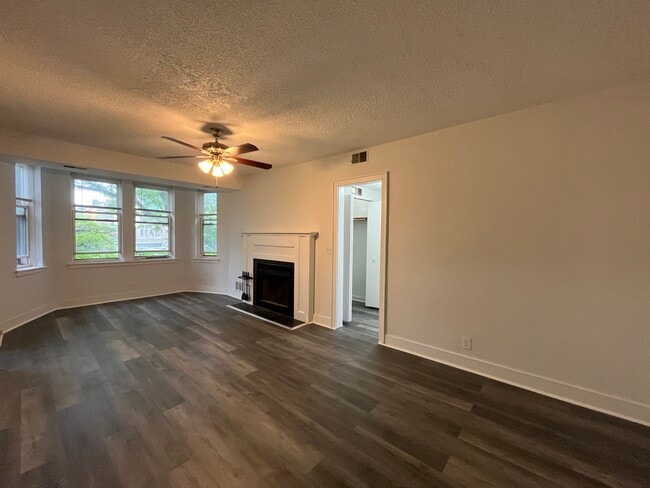 Foto del edificio - 3727 N Pine Grove Ave