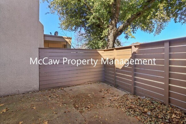 Building Photo - 3045 Park Ln