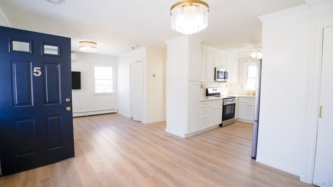 Building Photo - 5 Pearsall Pl