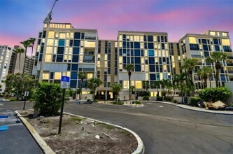 Building Photo - 7400 Sun Island Dr S