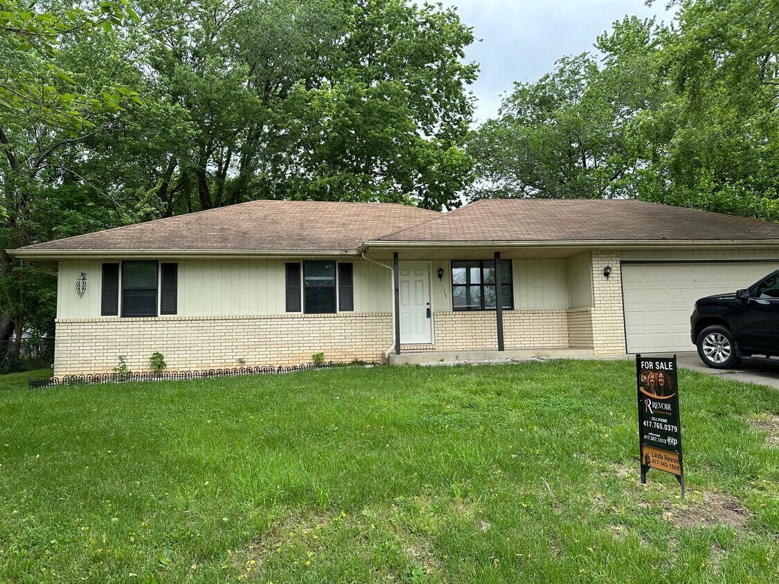 Primary Photo - Recently updated 3 bedroom home in Nixa
