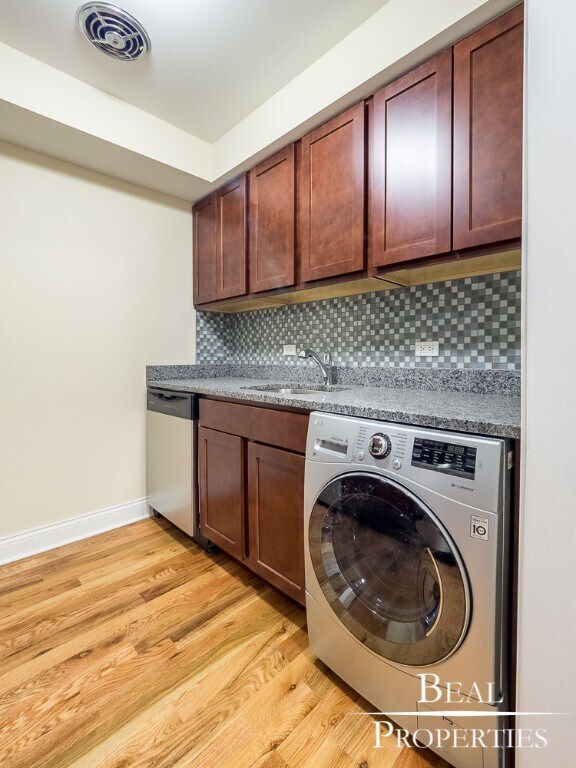 Building Photo - 555 W Arlington Pl