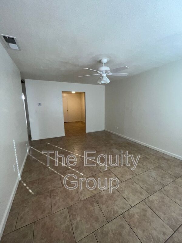 Building Photo - 1623 E Douglas Ave