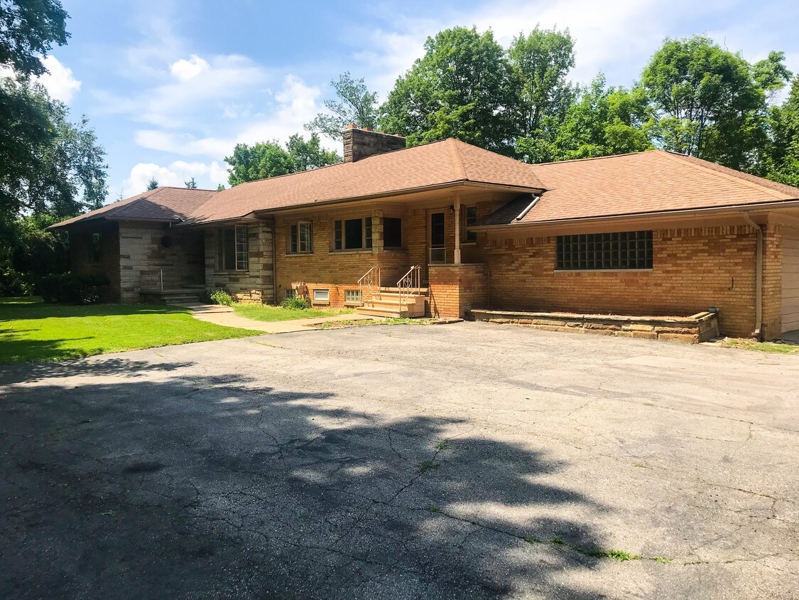 7400 Deer Lake Rd, Clarkston, MI 48346 House for Rent in Clarkston