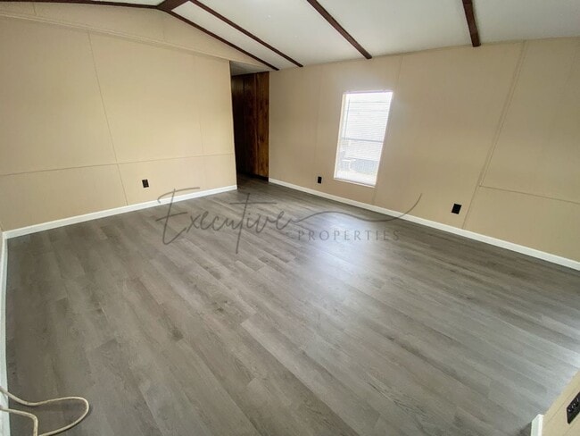 Building Photo - Affordable 2BR / 1BA in Sulphur, LA | Water, Trash & Lawn Care Included