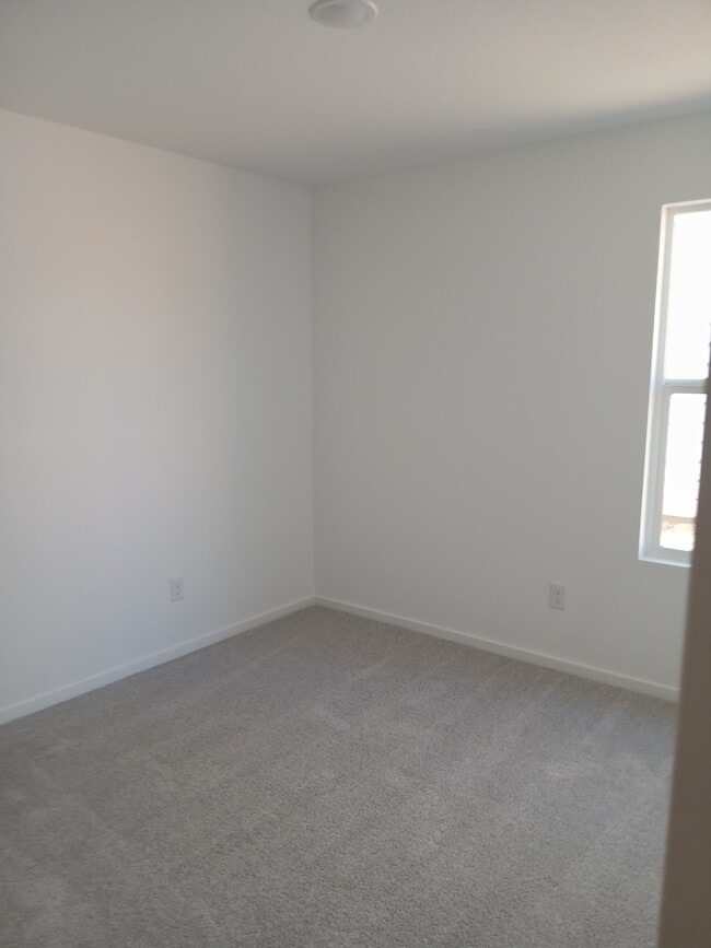 Building Photo - 732 Canyon Run