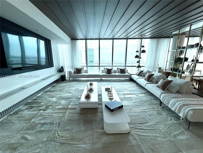 Building Photo - 851 NE 1st Ave