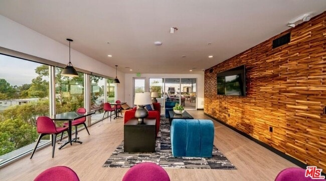 Foto del edificio - 11036 Moorpark St