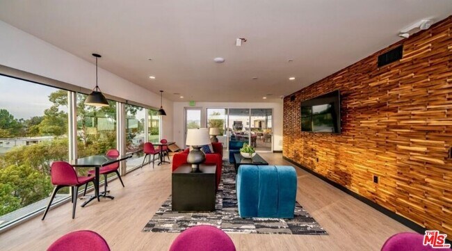 Foto del edificio - 11036 Moorpark St