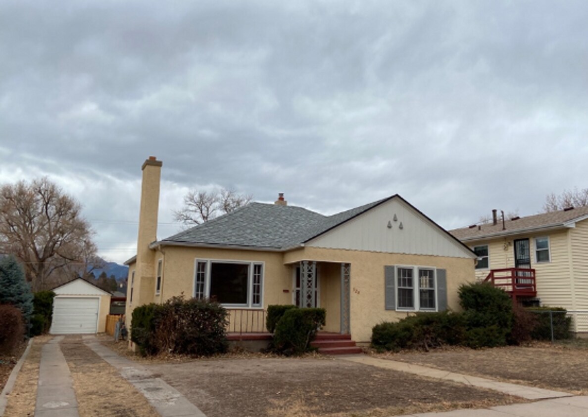Primary Photo - Stunning home on Sheridan