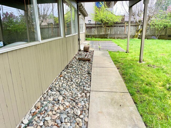 Foto del edificio - Charming lower level of home