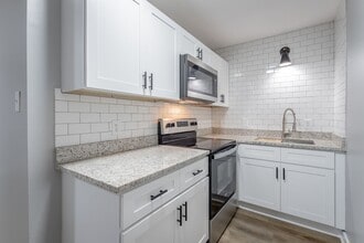 Building Photo - 655 4th St NE