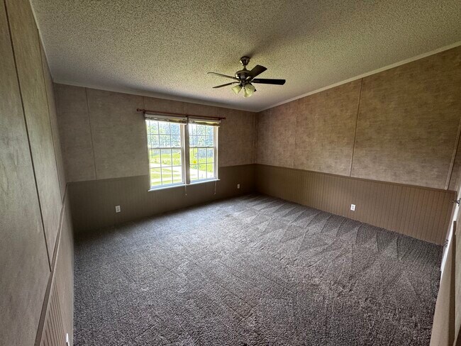 Foto del edificio - 883 Bullock Hollow Rd