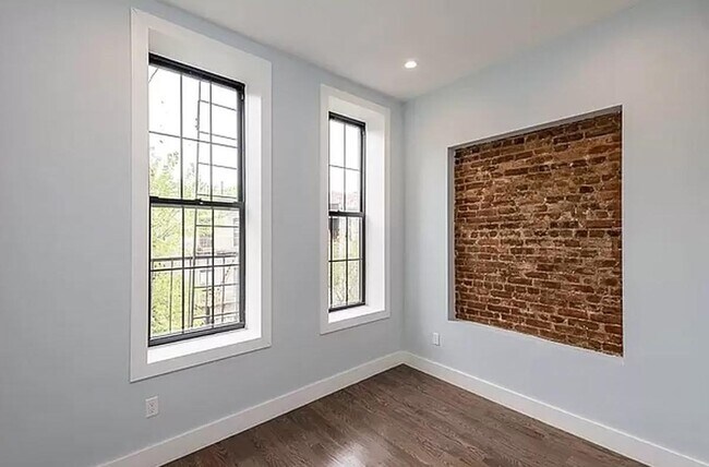 Building Photo - 360 Palmetto St
