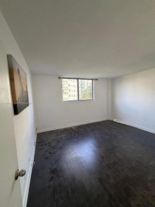 Building Photo - 4001 S Ocean Dr