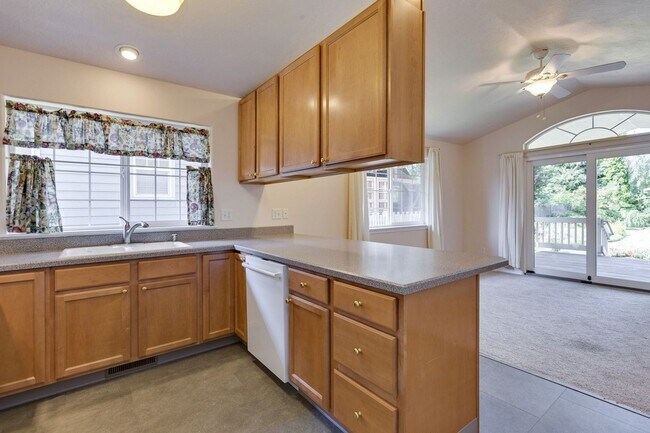 Foto del edificio - Application Pending - 3 Bedroom Home For R...