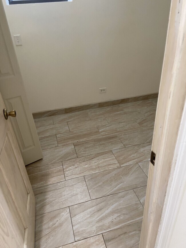 Foto del edificio - 1829 S California Ave