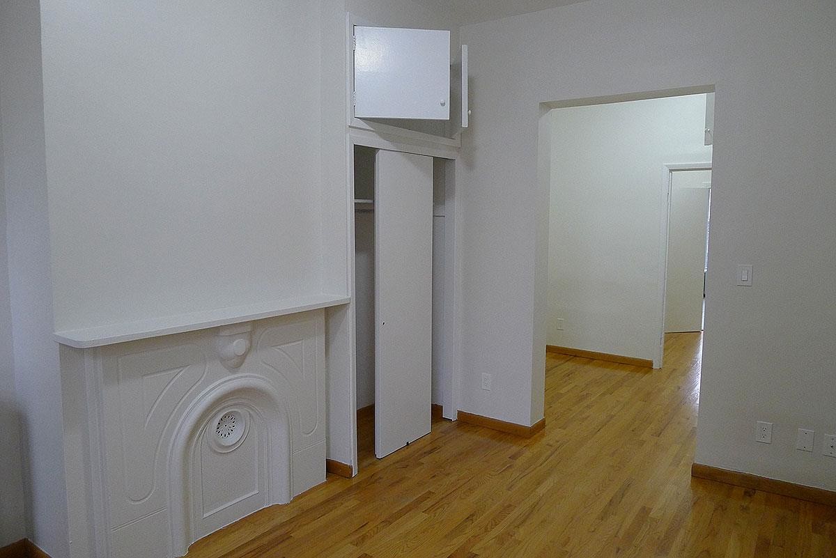 Primary Photo - 528 Leonard St