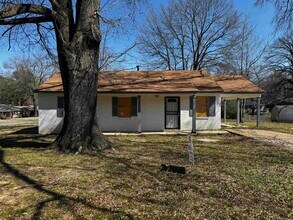 Building Photo - 4264 Double Tree St
