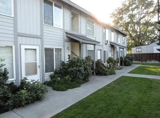 Primary Photo - 1410 W Prasch Ave