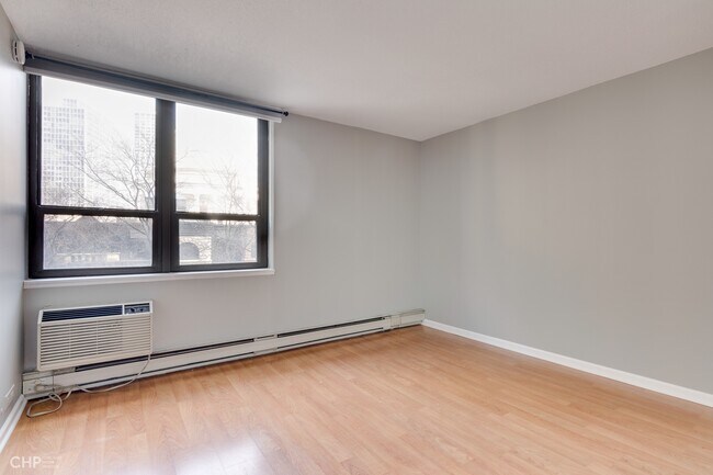 Bedroom - 2740 N Pine Grove Ave