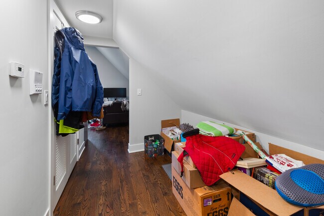 Foto del edificio - 2145 W Webster Ave