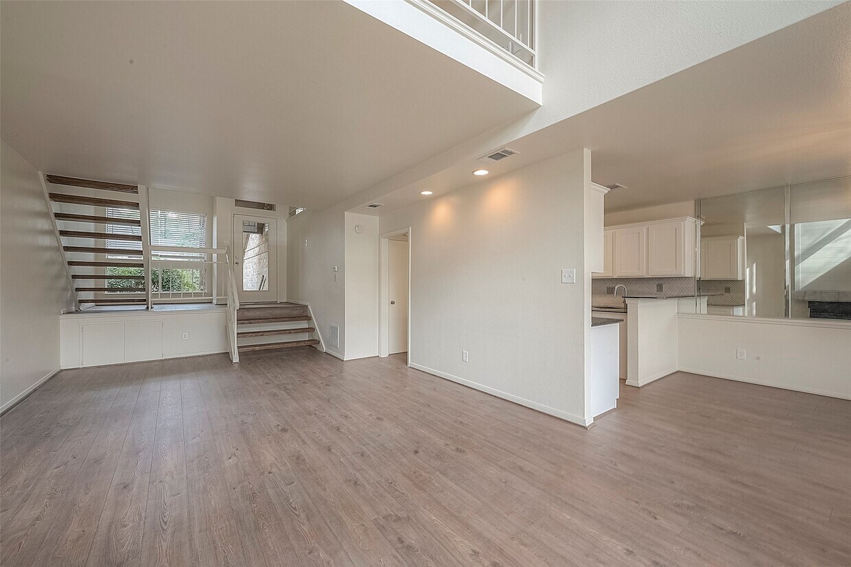 Building Photo - 13 Lakeridge Dr