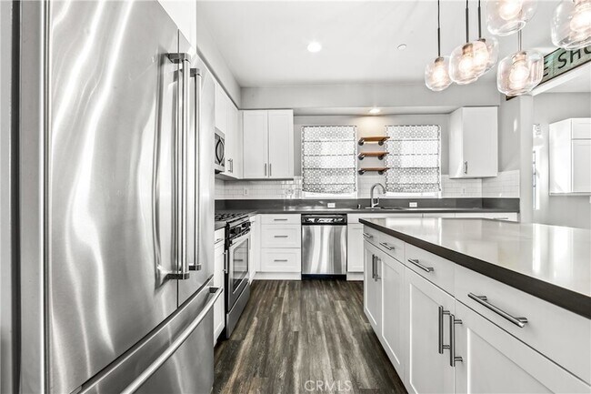 Building Photo - 6331 Pacific Wy