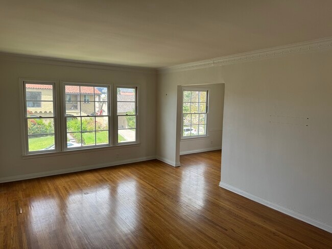 Building Photo - 1050 S Curson Ave