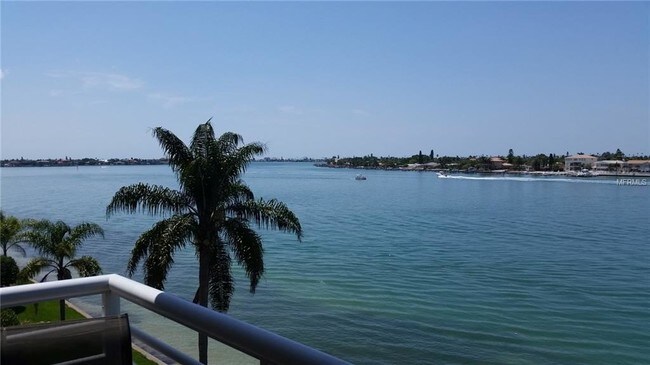 Building Photo - 6083 Bahia Del Mar Cir