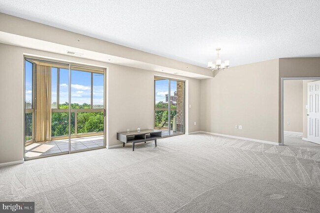 Foto del edificio - 19355 Cypress Ridge Terrace