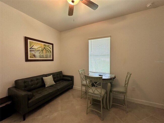 Foto del edificio - 13372 Journal Ln