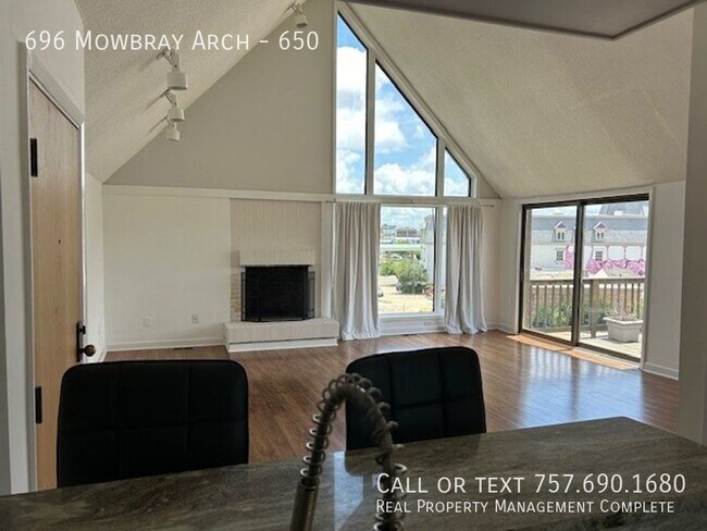 Building Photo - 1 bedroom, 1 bath, 960 SF apartment locate...