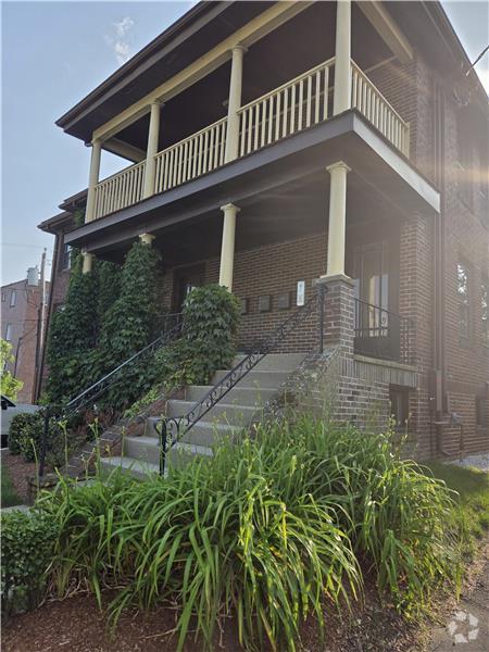 Building Photo - 240 Waverley Ave