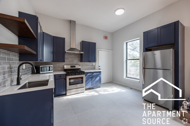 Building Photo - 646 N Damen Ave