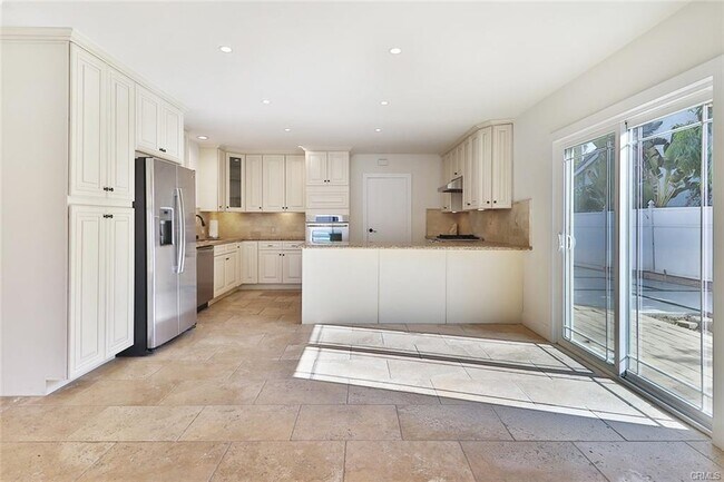 Building Photo - 8601 Santa Susana Pl