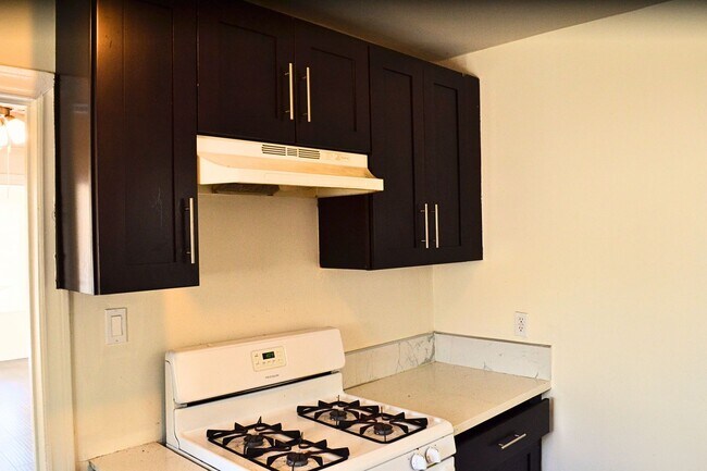 Foto del edificio - ??Newly Remodeled 2 Bed / 1 Bath Apartment...