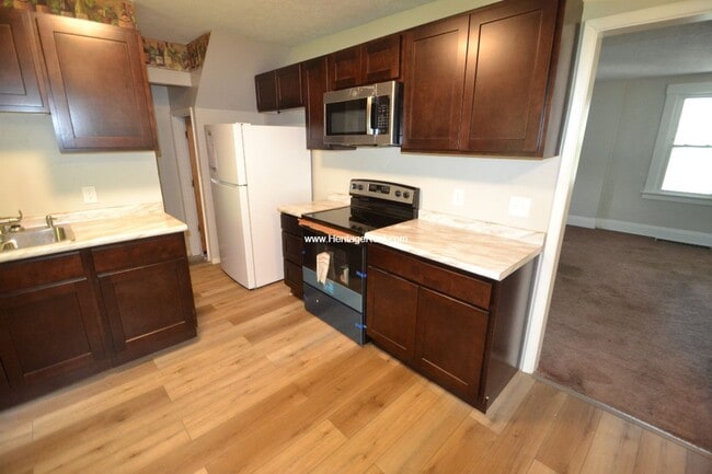Building Photo - Great 3 bedroom college hill house