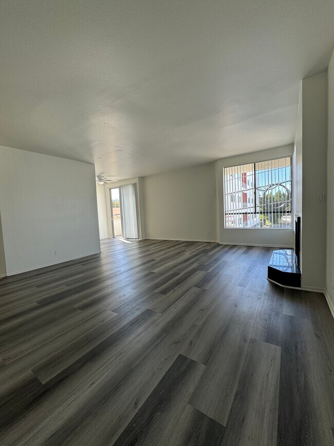 Foto del edificio - 4343 Whitsett Ave