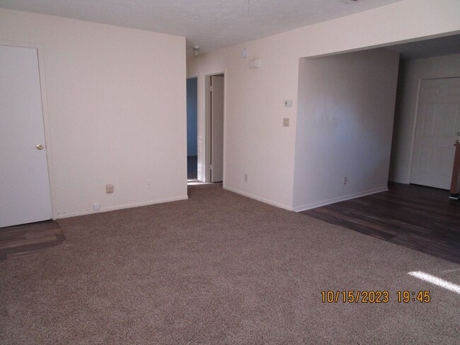 Building Photo - 3702 E 11th St, #D