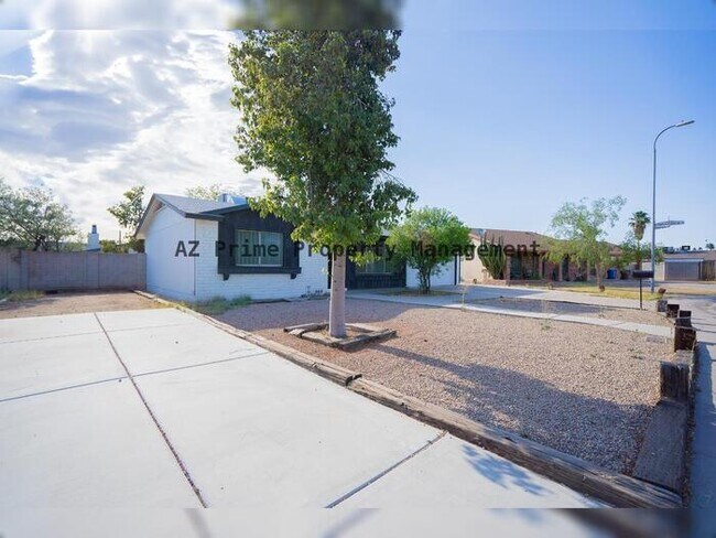 Building Photo - 3142 N 78th Dr