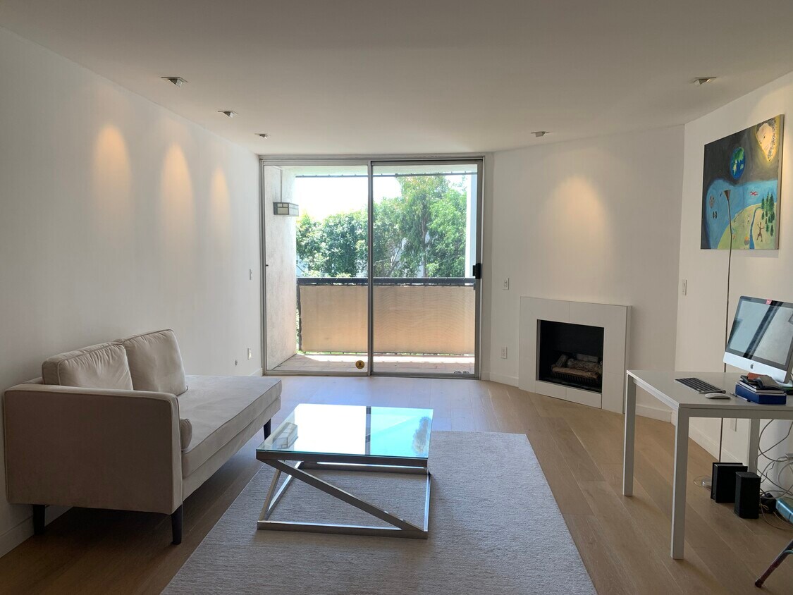 Foto principal - 8530 Holloway Dr