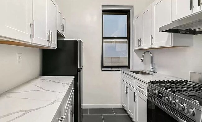 Building Photo - 117 Perry St