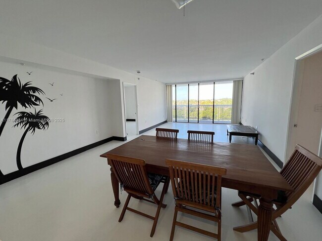 Building Photo - 20515 E Country Club Dr
