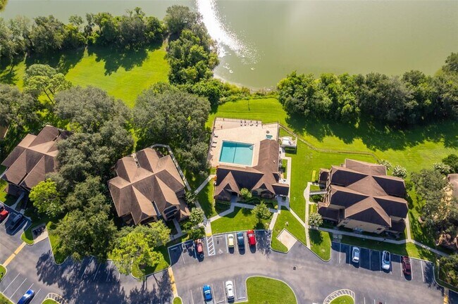 Building Photo - 360 Lakepointe Dr