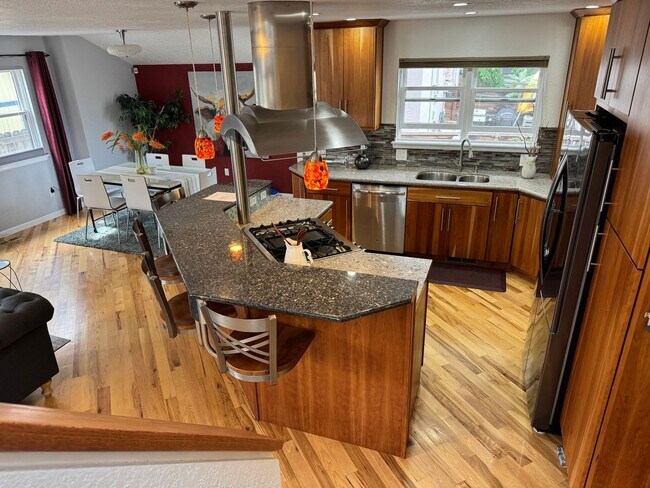 Foto del edificio - 3-bedroom home in Central Boulder