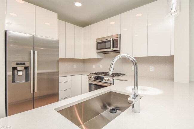 Foto del edificio - 1 br, 1 bath Condo - 45 Lewis St Apt 220