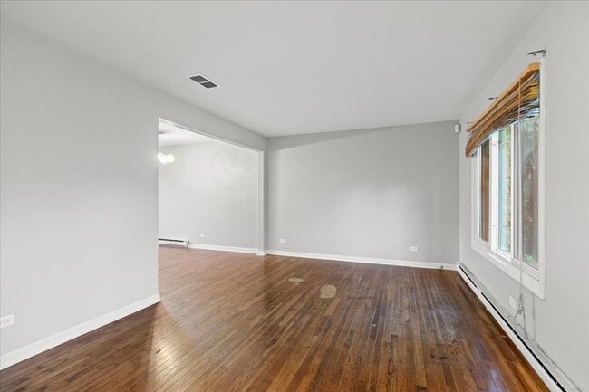 Building Photo - 1S239 Stratford Ln