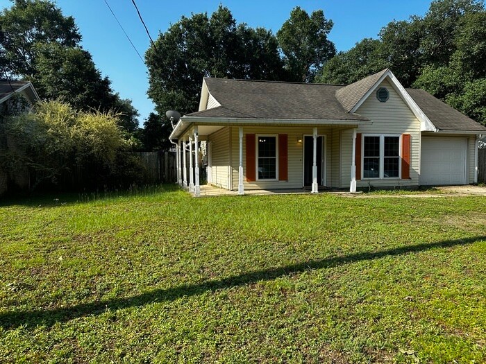 Foto principal - Great home close to Whiting Field