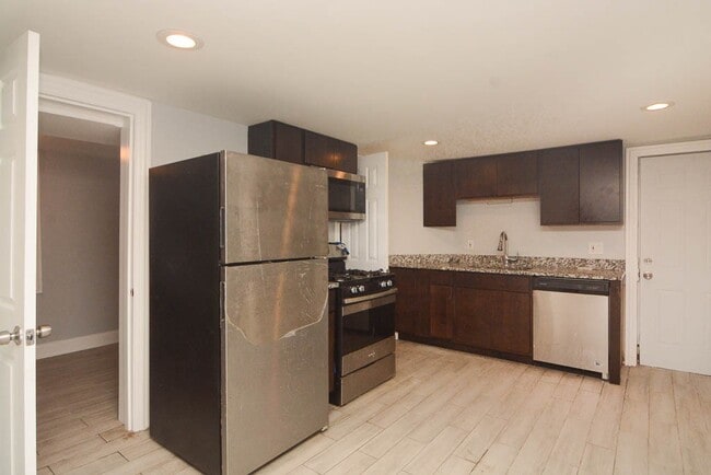 Building Photo - 2966 N Ridgeway Ave